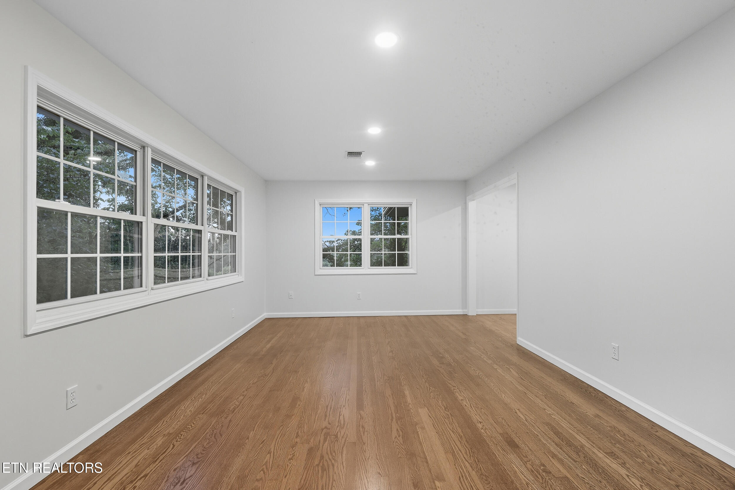 422 Overhill Road Knoxville, TN 37914 - Photo 9 of 32 19_0018