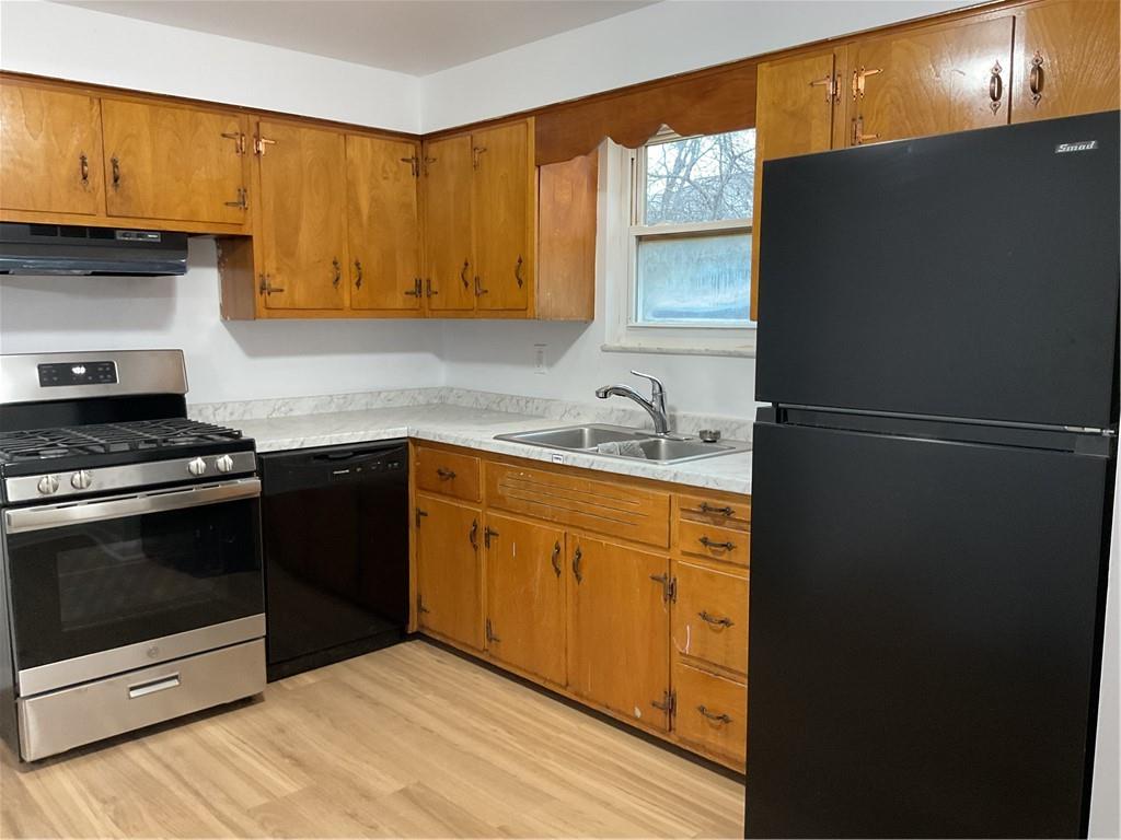 214 Erwin Place McKees Rocks, PA 15136 - Photo 4 of 16