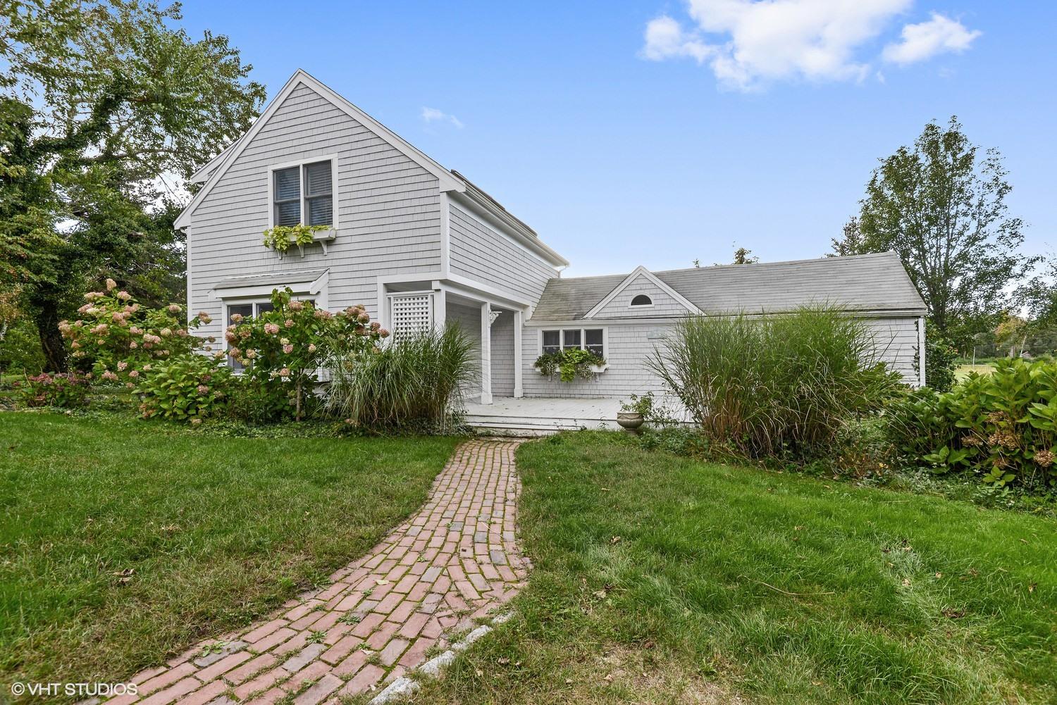 33 Captain Murphys Way Barnstable, MA 02630 - Photo 1 of 15 01_33captainMurphysWay_57_FrontView_MLSu