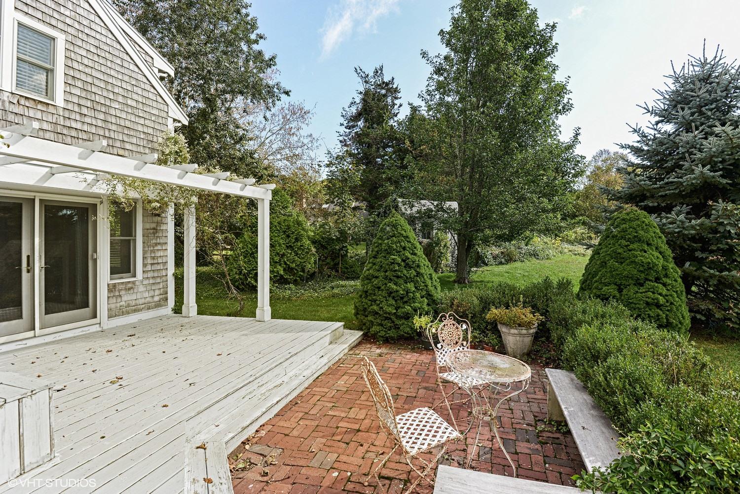 33 Captain Murphys Way Barnstable, MA 02630 - Photo 11 of 15 11_33captainMurphysWay_85_Patio_MLSuse_1