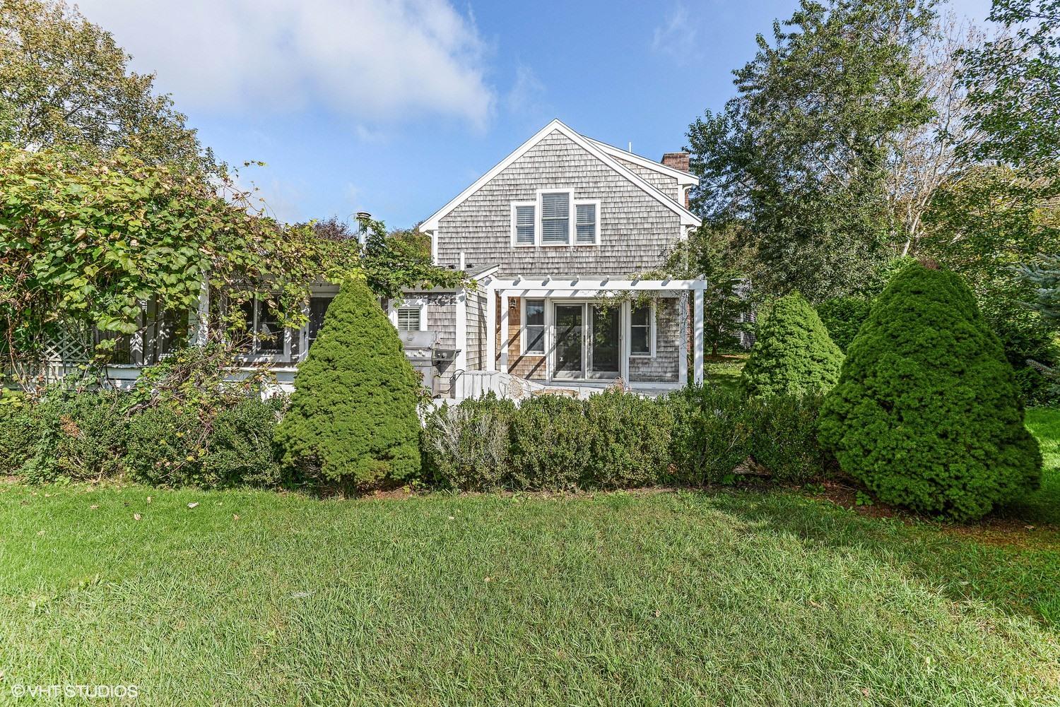 33 Captain Murphys Way Barnstable, MA 02630 - Photo 14 of 15 14_33captainMurphysWay_59_RearView_MLSus