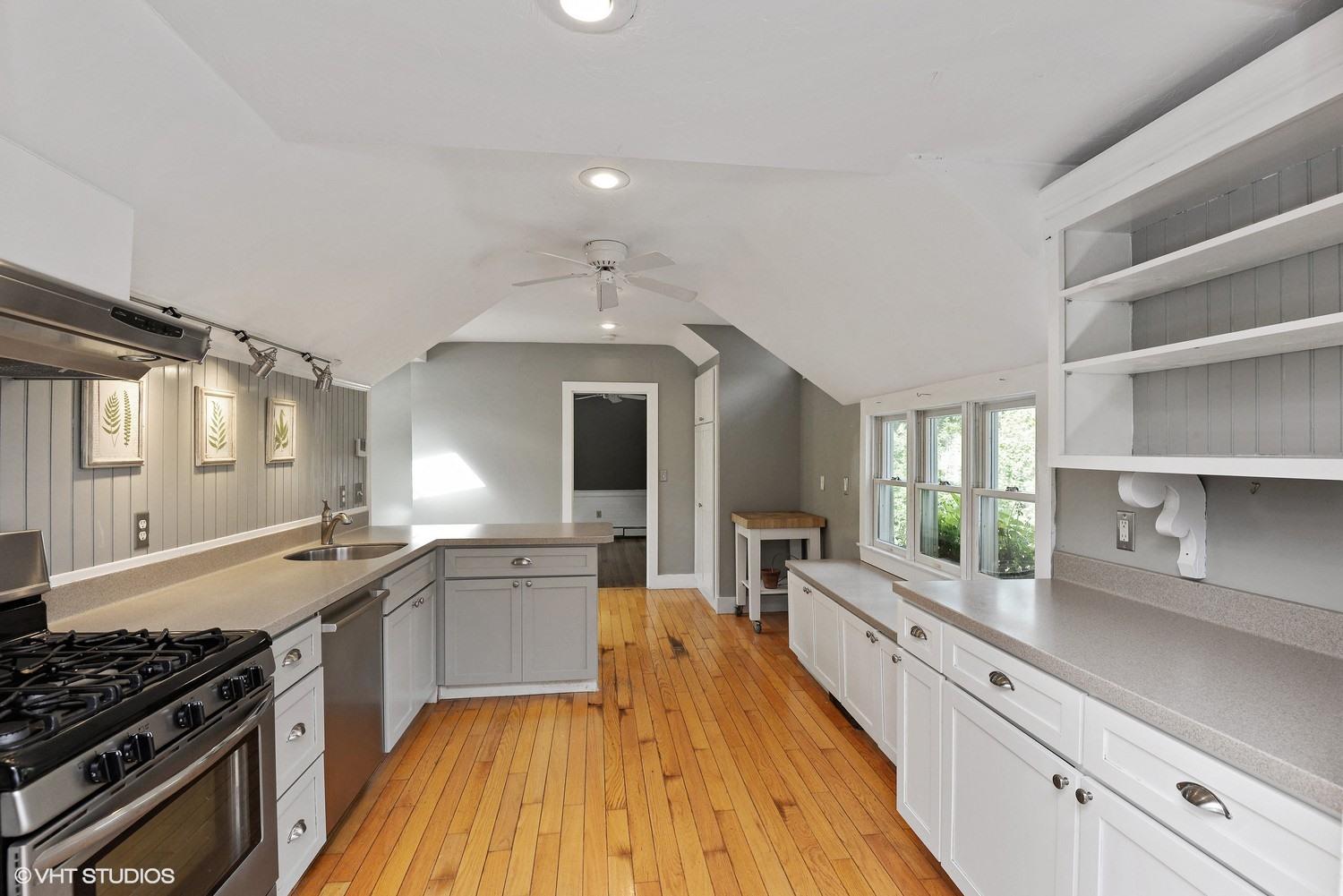 33 Captain Murphys Way Barnstable, MA 02630 - Photo 4 of 15 04_33captainMurphysWay_177_Kitchen_MLSus