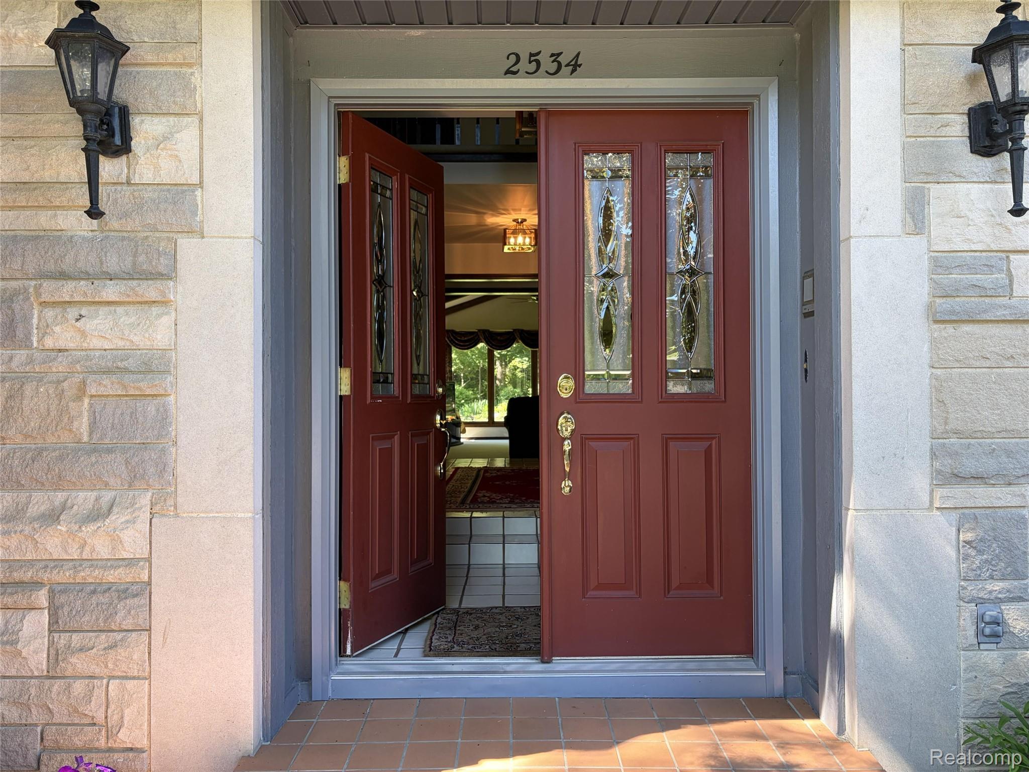 2534 Topsham Drive Rochester, MI 48306 - Photo 4 of 21 04_beyc6a2dcfc919f02.jpg