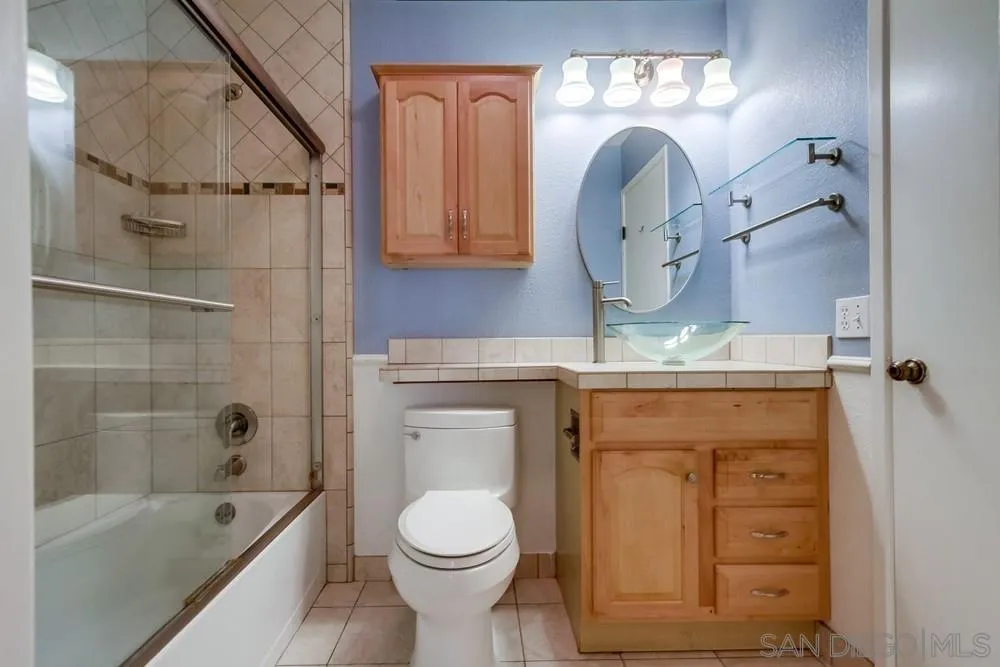 3333 Ruffin Road, Unit 4S San Diego, CA 92123 - Photo 25 of 34 a bathroom with a toilet sink and mirror