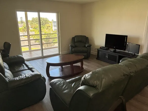 $1,500 | 2668 Garden Drive North, Unit 312, Lake Worth Beach, FL 33461