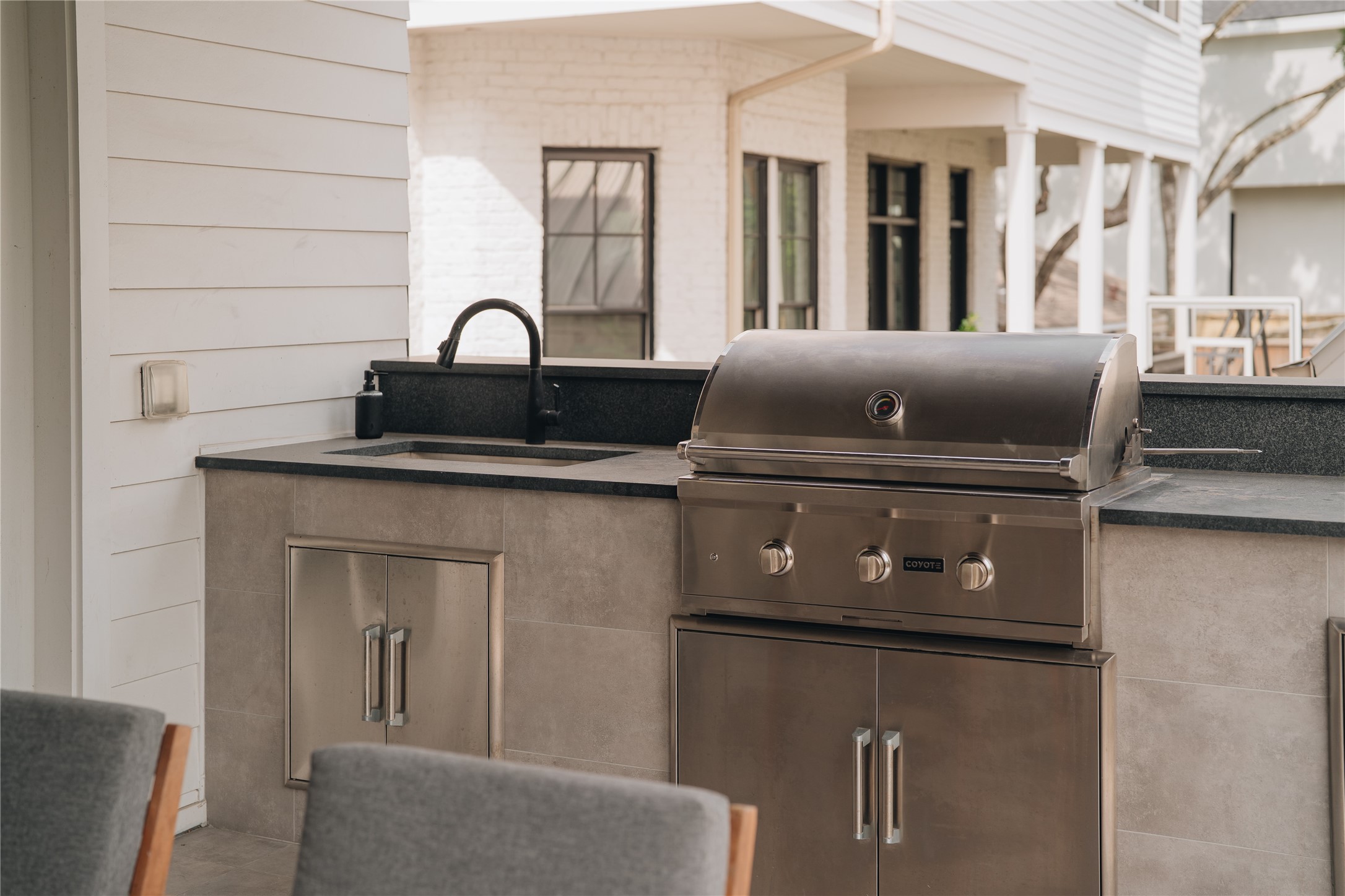 3817 Aberdeen Way Houston, TX 77025 - Photo 42 of 45 Grill your favorite meals in this built-in gas Coyote grill with convenient sink and prep space.
