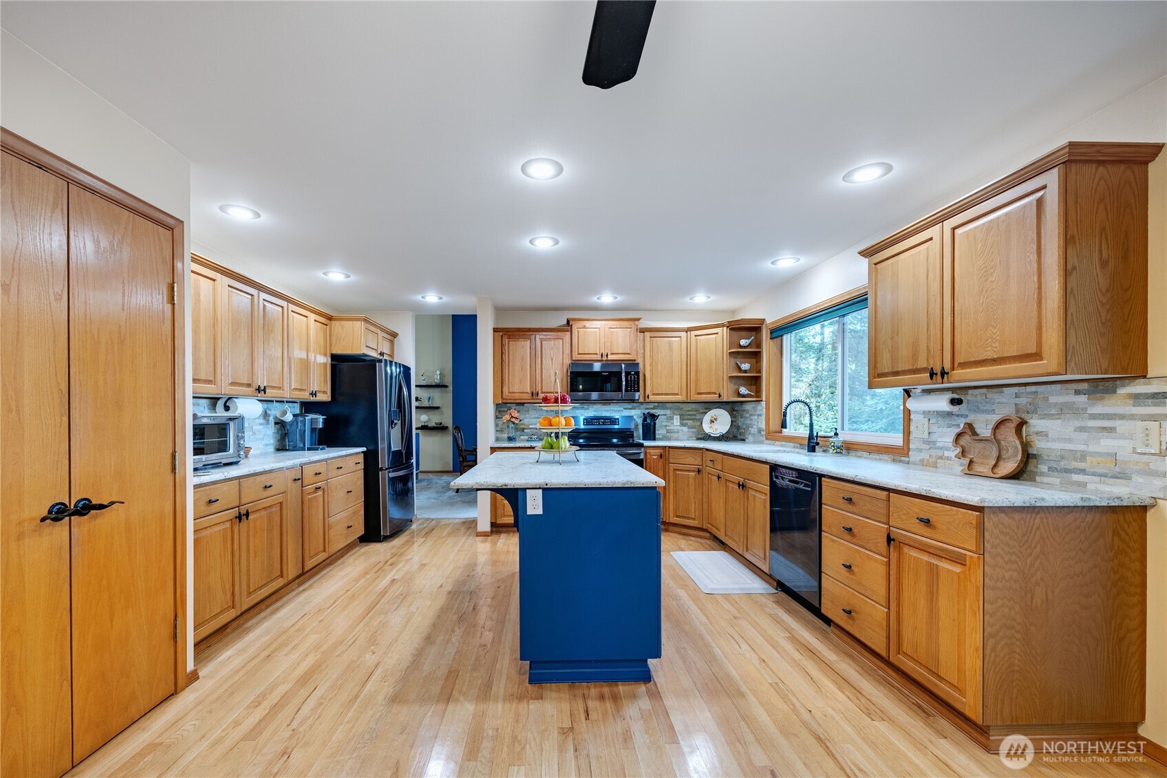 20274 Pugh Road Northeast Poulsbo, WA 98370 - Photo 10 of 30 Gallery Image 10