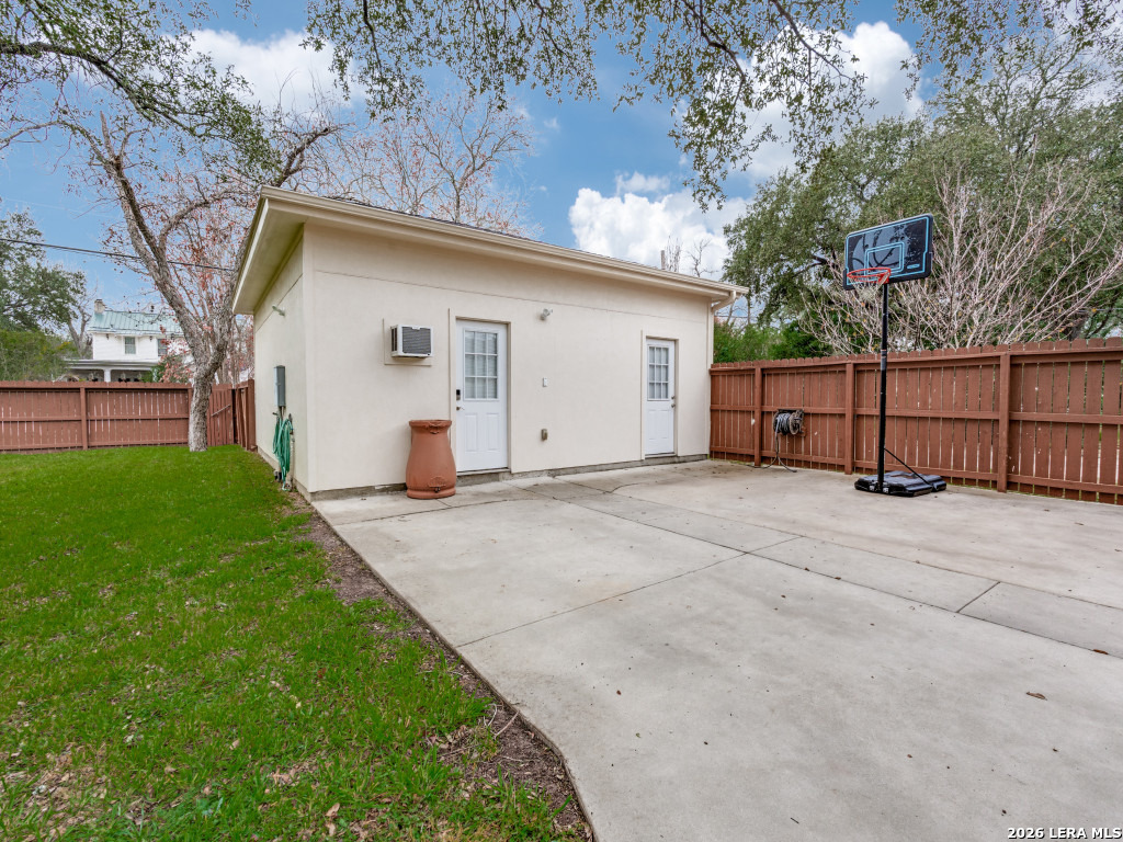 953 East Cedar Street Seguin, TX 78155 - Photo 30 of 41