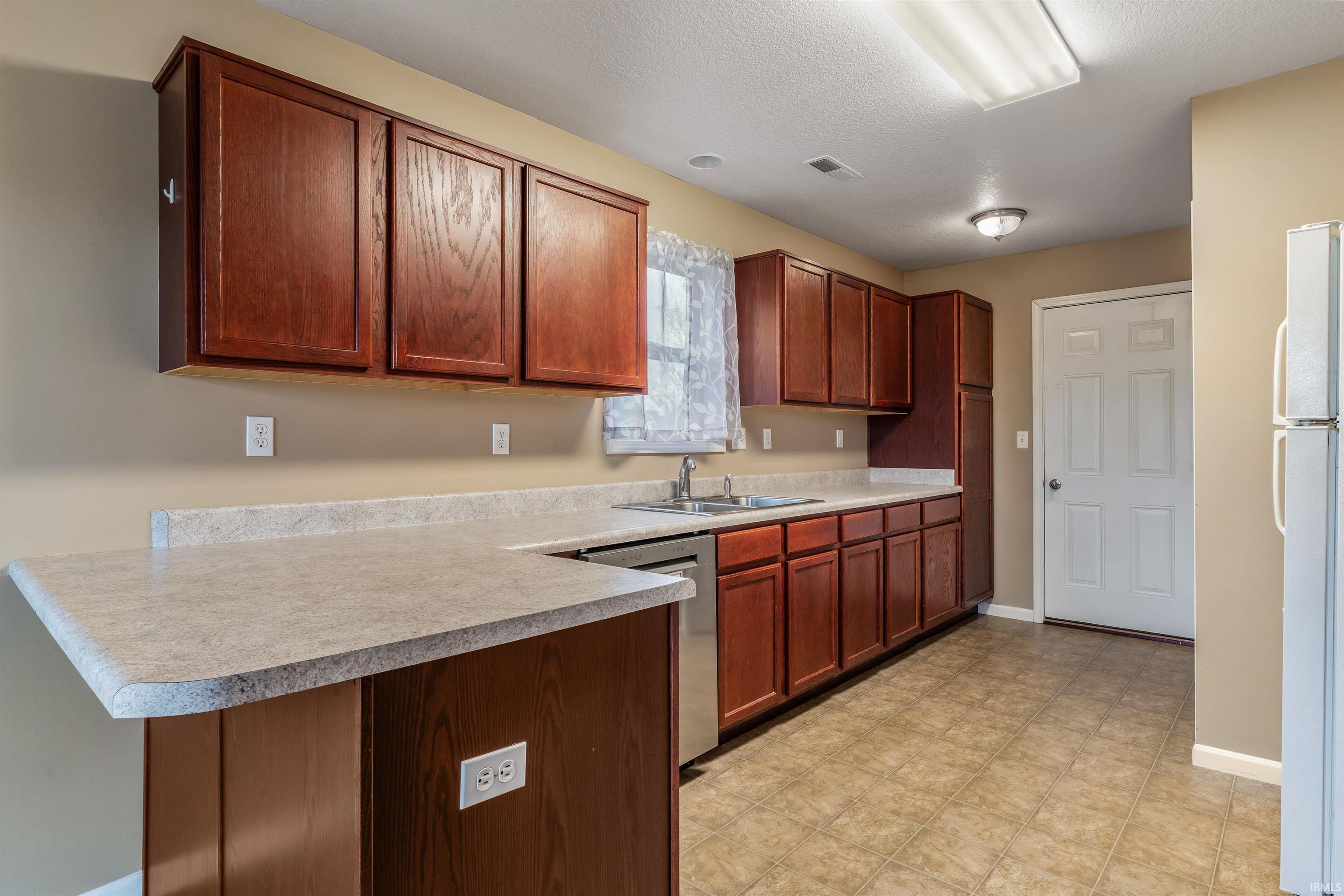 1213 Eastridge Drive Decatur, IN 46733 - Photo 8 of 27