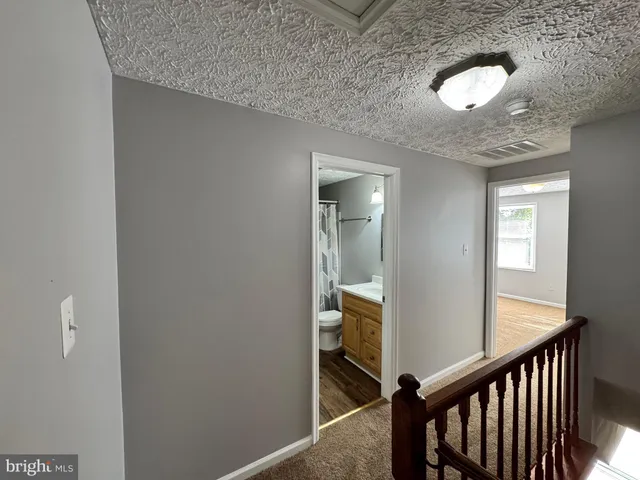 a view of livingroom with furniture and entryway