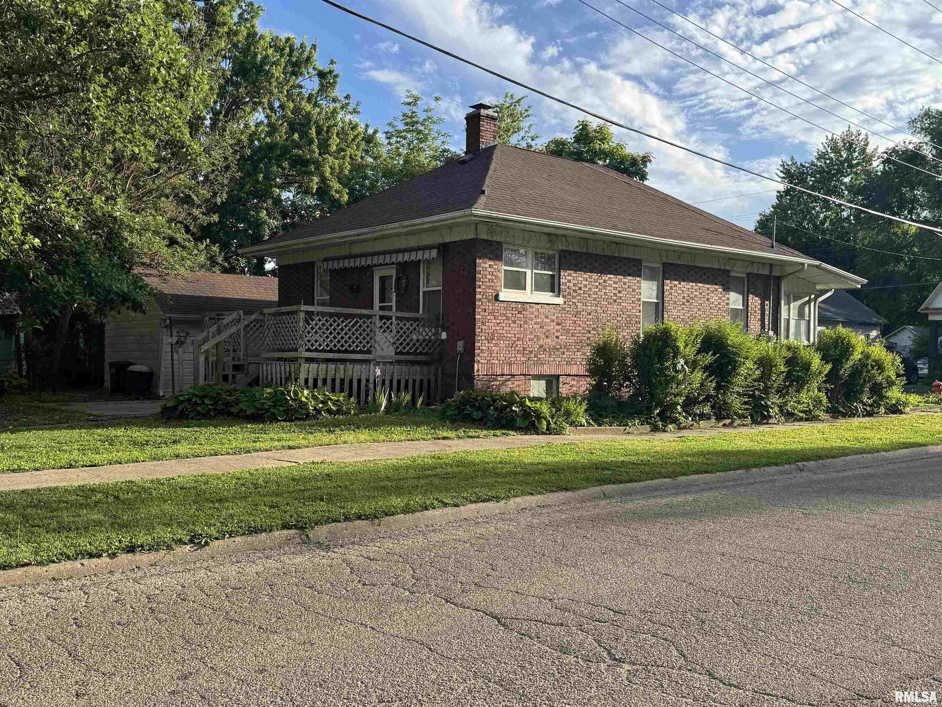 699 Baxter Court Canton, IL 61520 - Photo 4 of 35