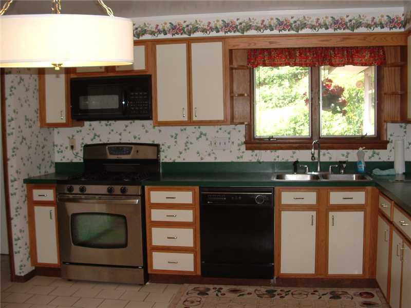 415 Thompson Run Road Pittsburgh, PA 15237 - Photo 5 of 16 Kitchen. Spacious 17 x 12 kitchen loaded with cabinets and counter space!