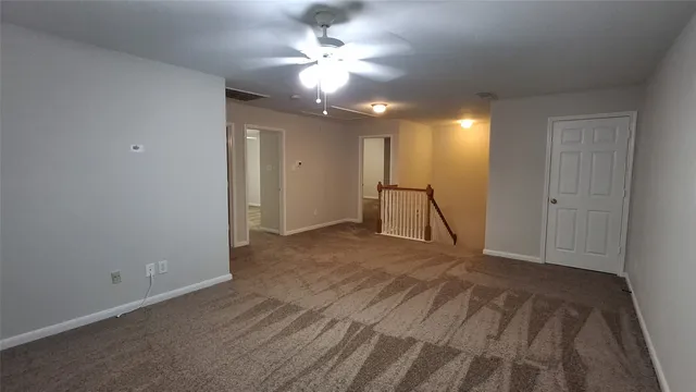 a view of empty room with a ceiling fan