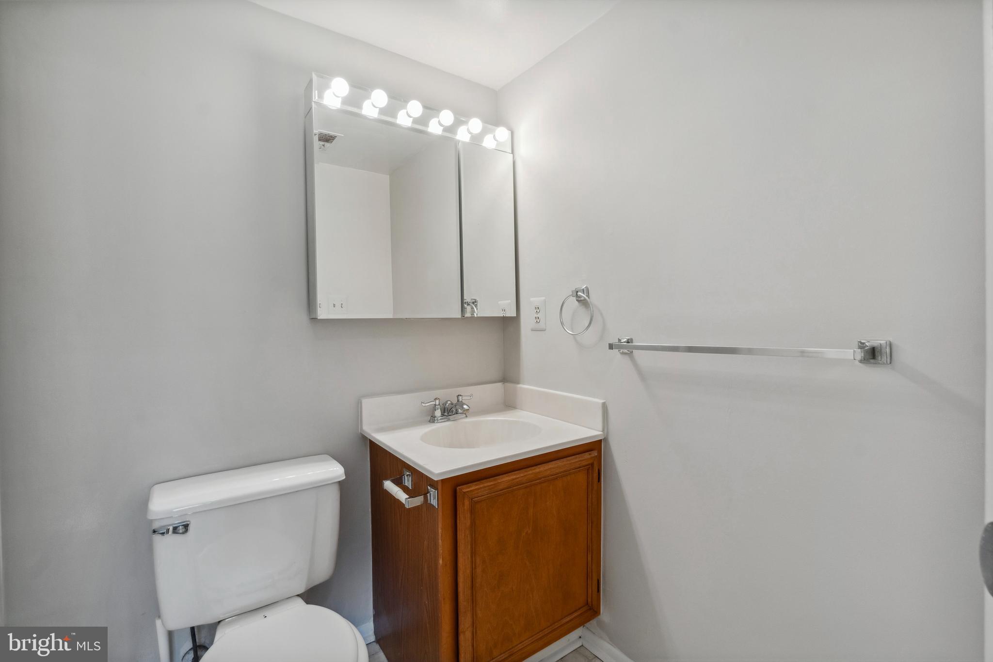 1003 Spring Gate Road, Unit 2B Catonsville, MD 21228 - Photo 26 of 27 Alternate view of Full bathroom in bedroom 1