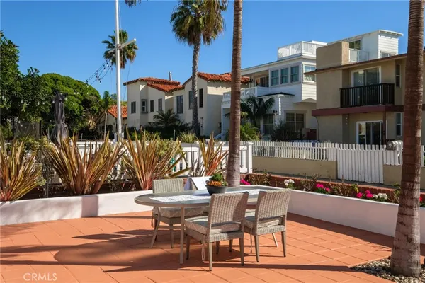 $4,500,000 | 28 10th Court, Hermosa Beach, CA 90254