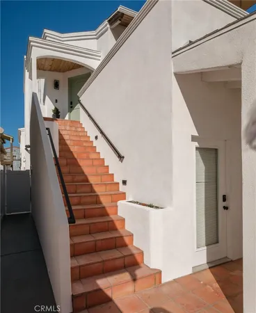 $4,500,000 | 28 10th Court, Hermosa Beach, CA 90254