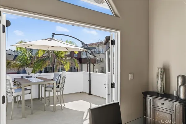 $4,500,000 | 28 10th Court, Hermosa Beach, CA 90254