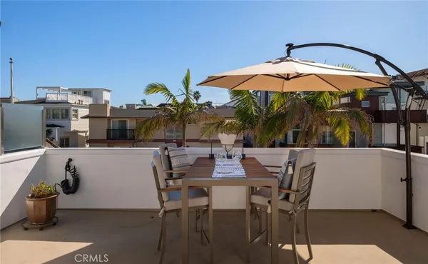 $4,500,000 | 28 10th Court, Hermosa Beach, CA 90254