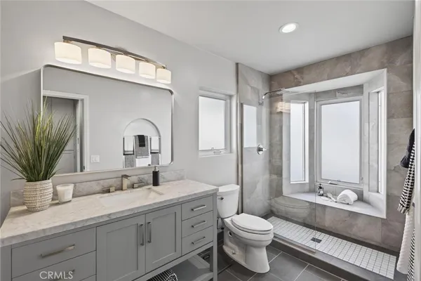 $4,500,000 | 28 10th Court, Hermosa Beach, CA 90254