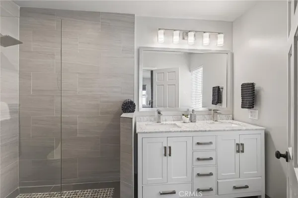 $4,500,000 | 28 10th Court, Hermosa Beach, CA 90254