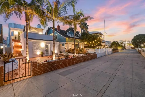 $4,500,000 | 28 10th Court, Hermosa Beach, CA 90254