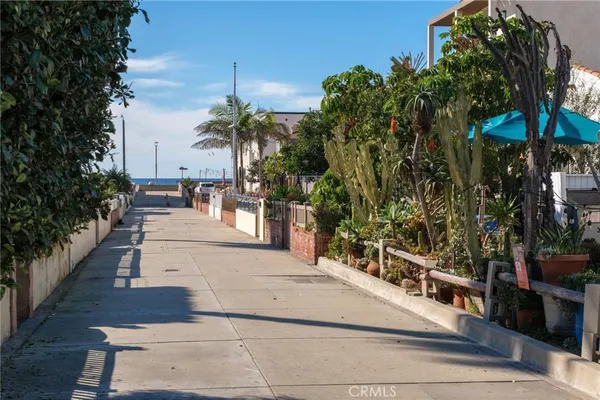 $4,500,000 | 28 10th Court, Hermosa Beach, CA 90254