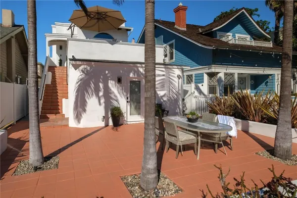 $4,500,000 | 28 10th Court, Hermosa Beach, CA 90254