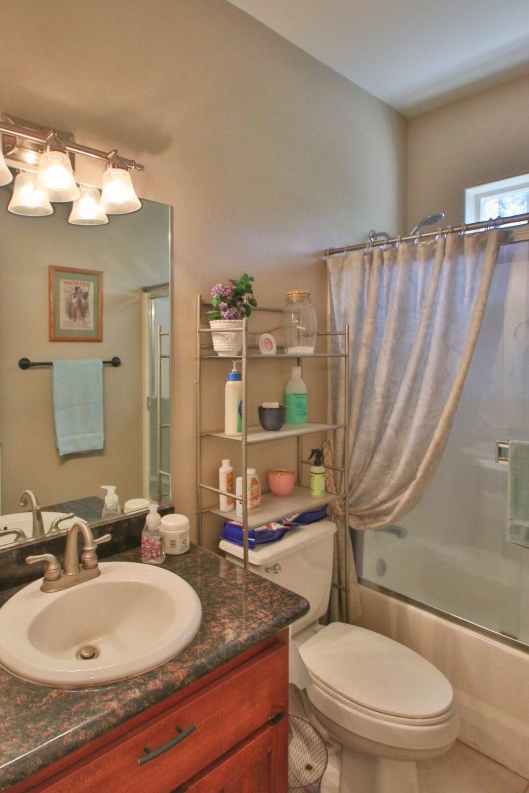 921 North Old Stage Road Cave Junction, OR 97523 - Photo 25 of 37 25-Guest Bathroom