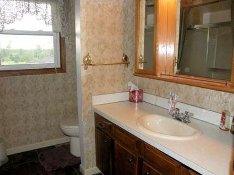 18916 Bishop Road Chesaning, MI 48616 - Photo 9 of 17 20424302-8.JPG