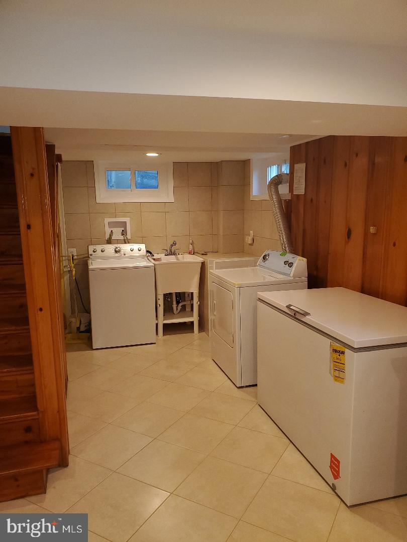 12405 Flack Street Silver Spring, MD 20906 - Photo 22 of 29 Laundry area (washer & dryer convey).