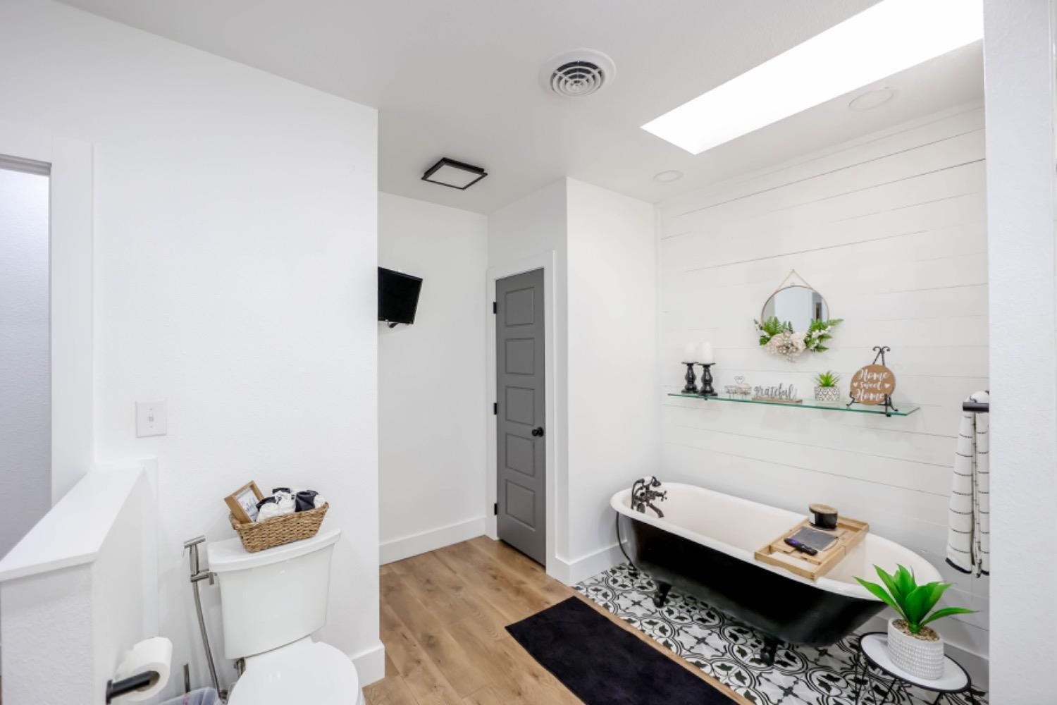 209 D Avenue Abernathy, TX 79311 - Photo 19 of 43 a room with toys and wooden floor