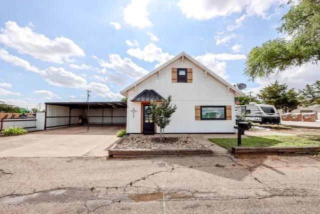 $275,000 | 209 D Avenue, Abernathy, TX 79311