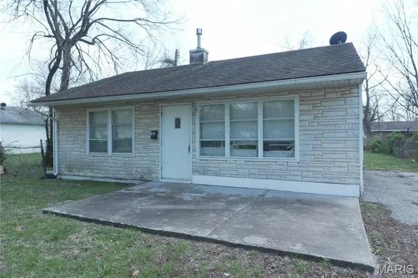 $30,000 | 32 Agnes Drive, East St. Louis, IL 62206