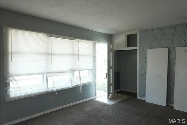 $30,000 | 32 Agnes Drive, East St. Louis, IL 62206