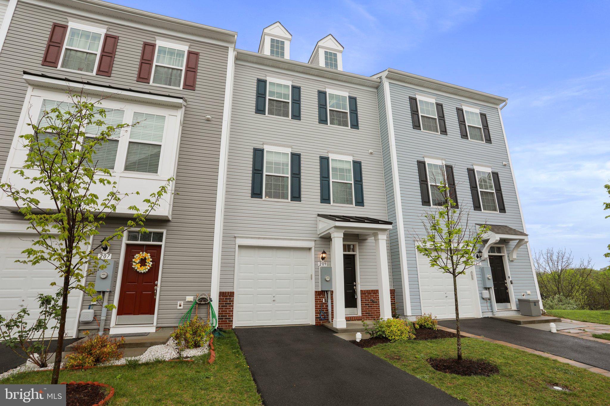 209 Schramm Loop Stephens City, VA 22655 - Photo 2 of 31