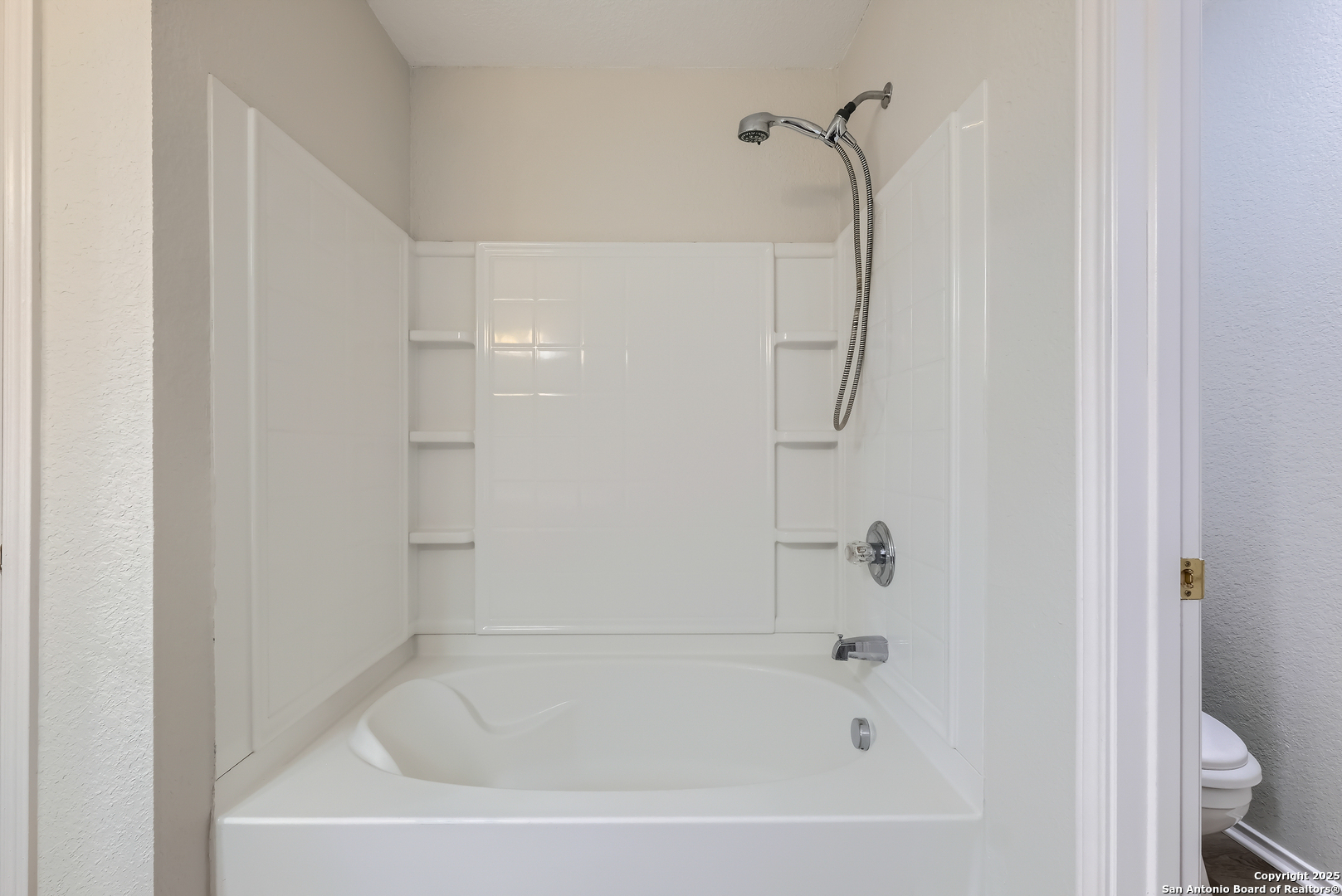 431 Woodstone Loop Cibolo, TX 78108 - Photo 24 of 29 a close view of a bathtub in bathroom