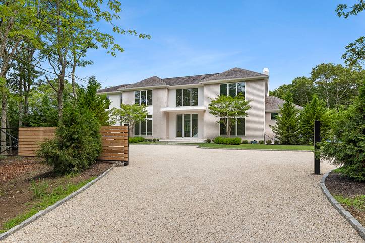 2061 Deerfield Road Sag Harbor, NY 11963 - Photo 3 of 33