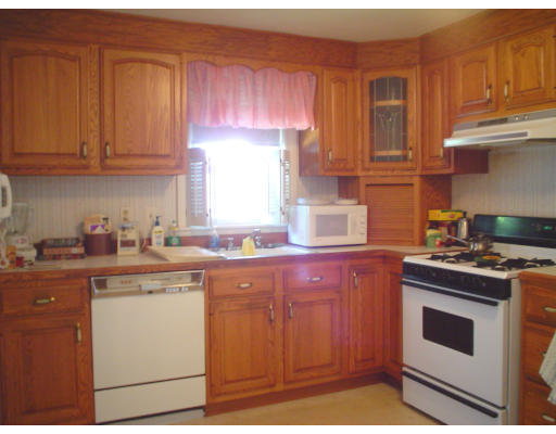 29 Saxon Road Worcester, MA 01602 - Photo 3 of 11 Gallery Image 3