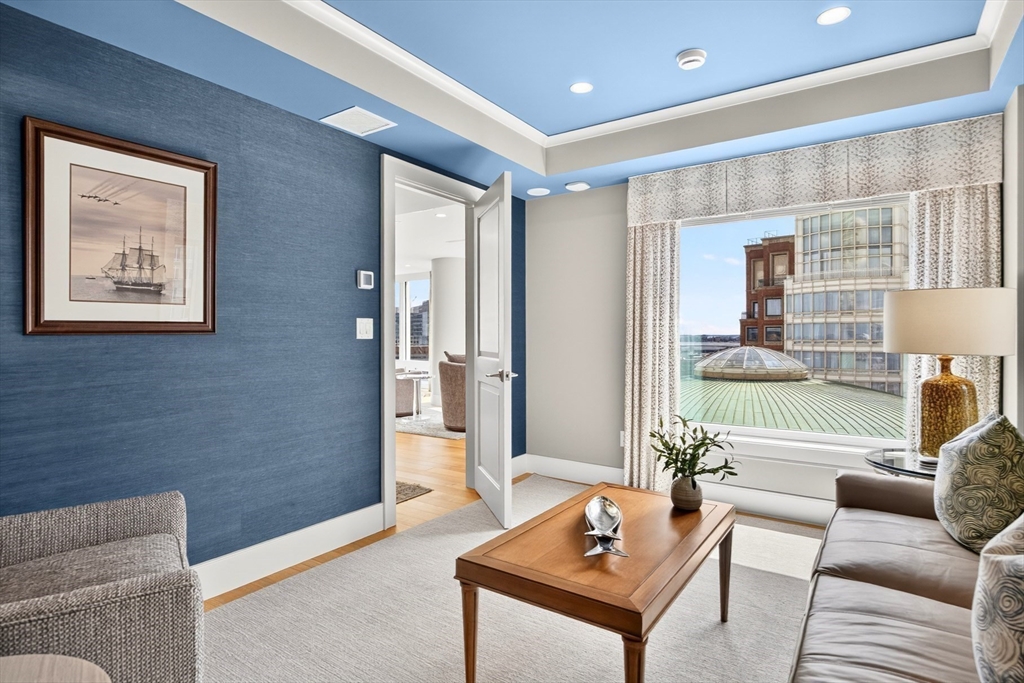 10 Rowes Wharf, Unit PH4 Boston, MA 02110 - Photo 29 of 42 a living room with furniture and a window