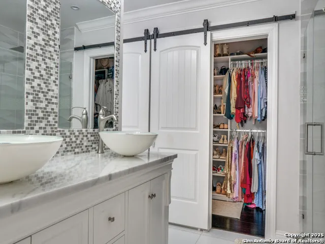 a view of a walk in closet