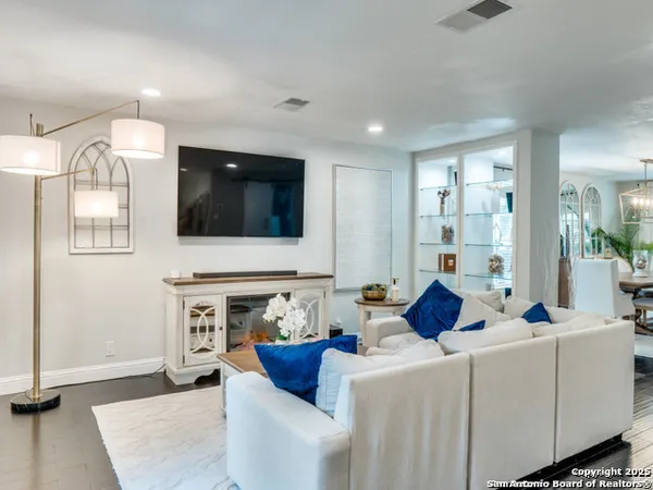 $2,550 | 2127 Encanto Ridge, San Antonio, TX 78230