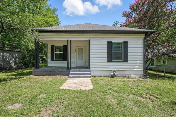 $1,325 | 903 West Baker Street, Denison, TX 75020