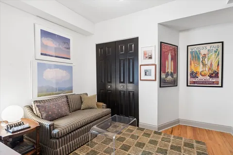 $400,000 | 1118 Washington Boulevard, Unit 3A, Oak Park, IL 60302