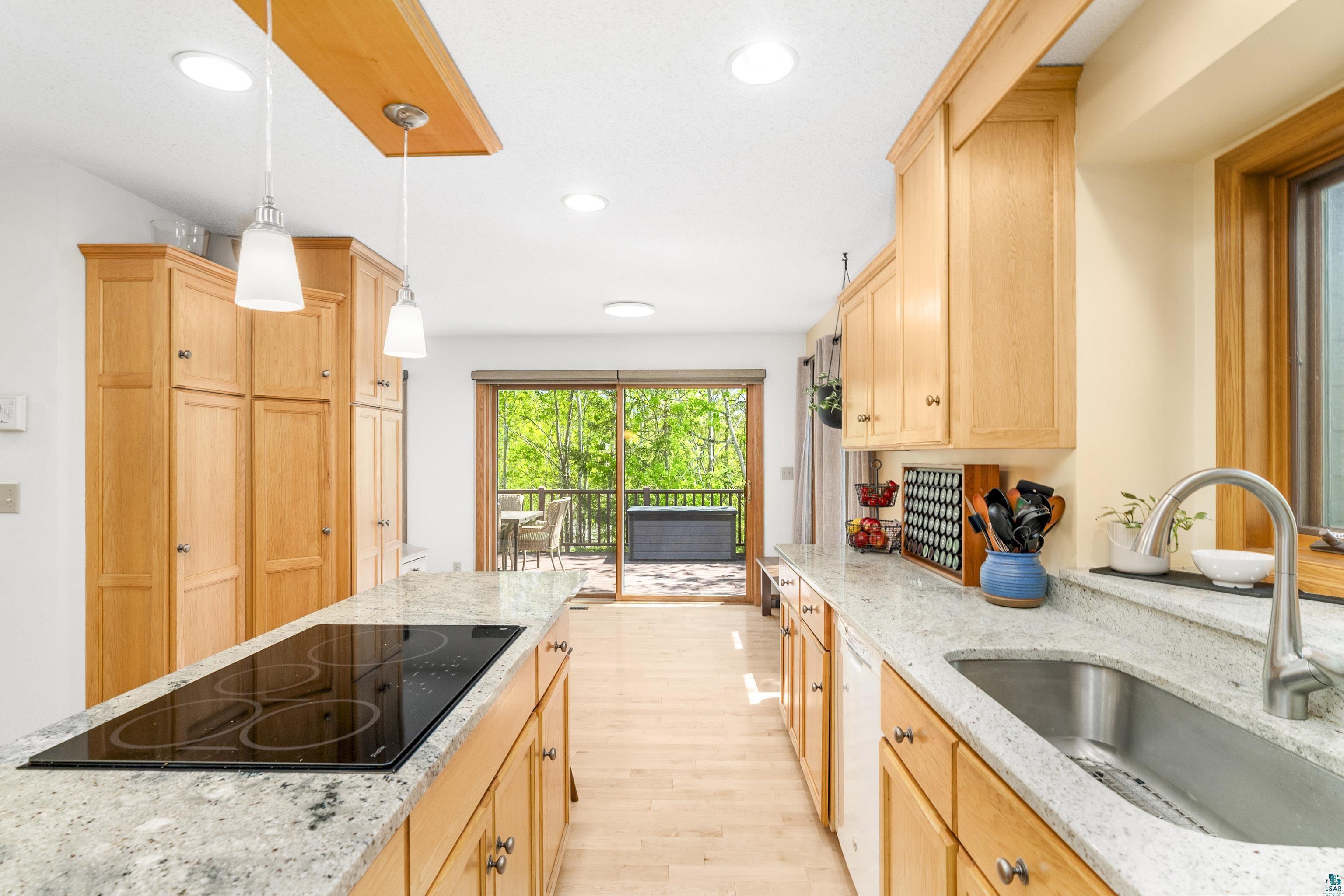 808 Ridgewood Road Duluth, MN 55804 - Photo 15 of 50 Kitchen