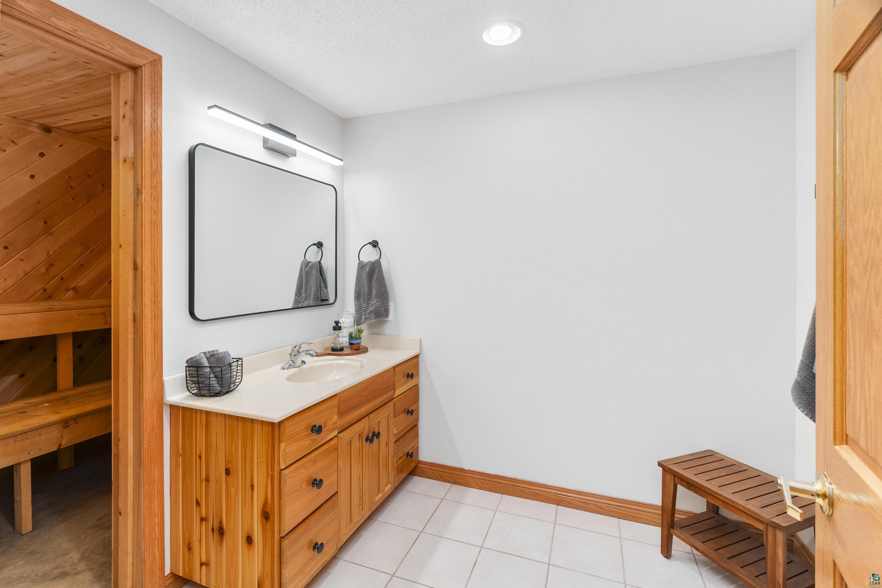 808 Ridgewood Road Duluth, MN 55804 - Photo 42 of 50 Bathroom