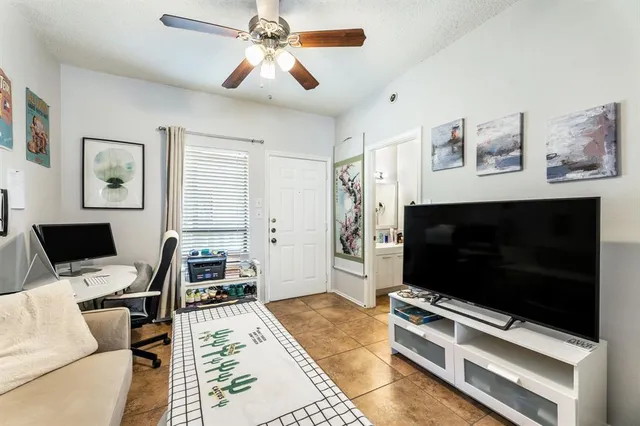 $1,150 | 3206 King Street, Unit 206, Austin, TX 78705
