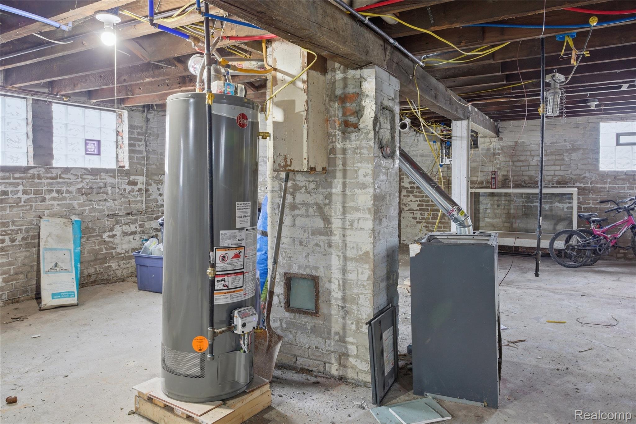 4624 Pacific Street Detroit, MI 48204 - Photo 32 of 39 Basement featuring gas water heater
