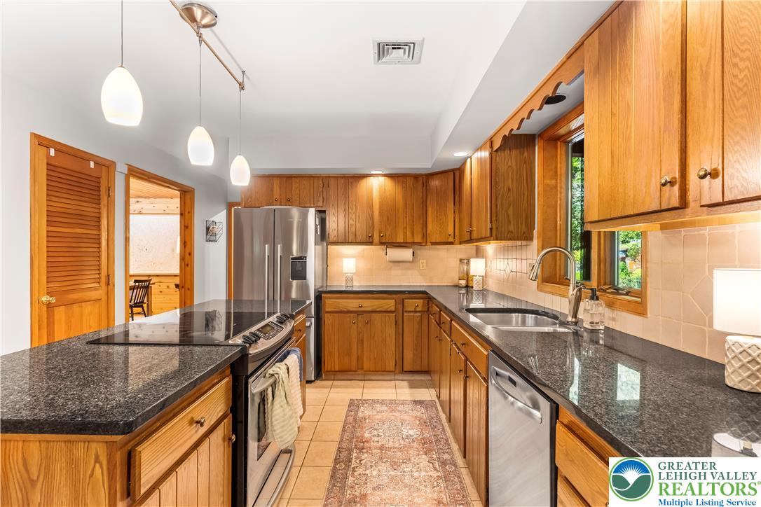 3416 Oak Hill Road Emmaus, PA 18049 - Photo 24 of 63 Kitchen