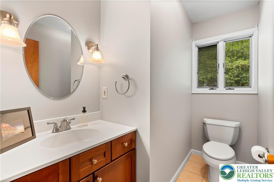 3416 Oak Hill Road Emmaus, PA 18049 - Photo 27 of 63 Powder Room