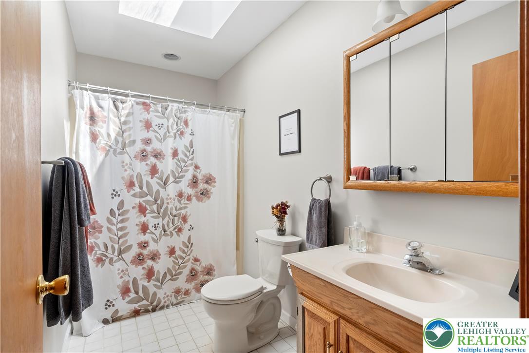 3416 Oak Hill Road Emmaus, PA 18049 - Photo 44 of 63 Full Bathroom